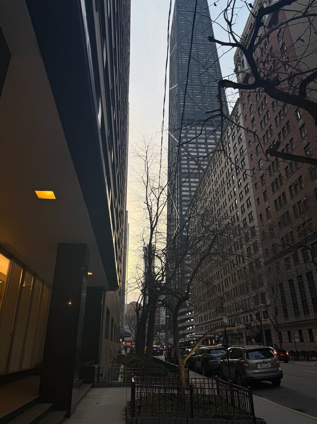 Foto del edificio - 850 N Dewitt Pl