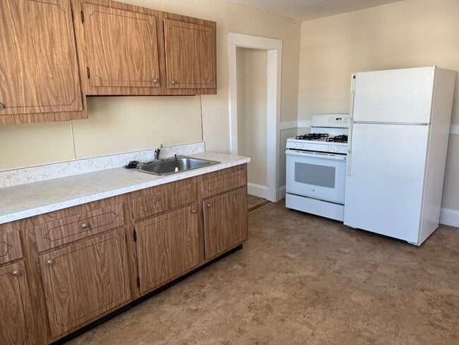 Building Photo - 62 Willow St