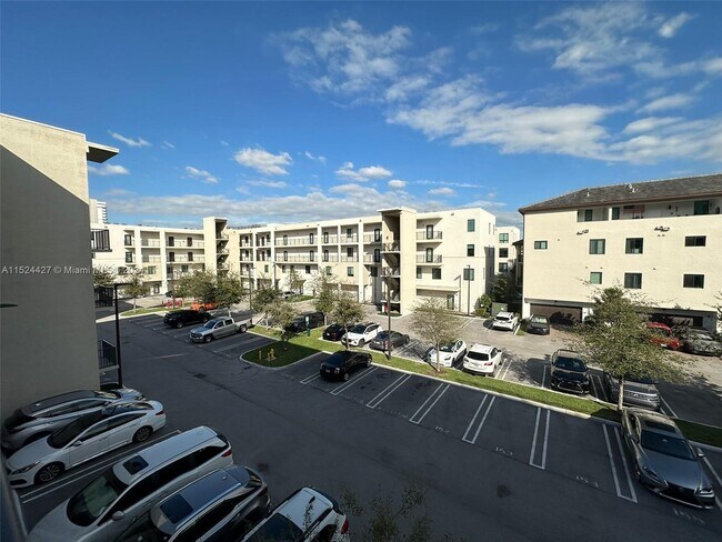 Building Photo - 4725 NW 85th Ave