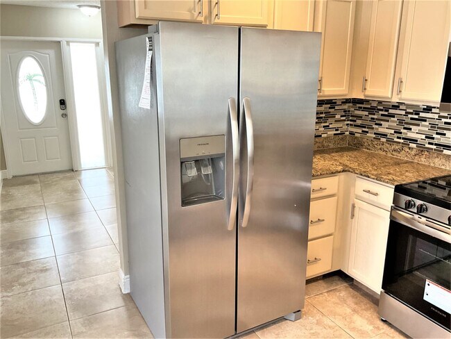 Building Photo - 7608 NW 43rd Ct