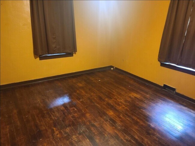 Building Photo - 703 Elkton St