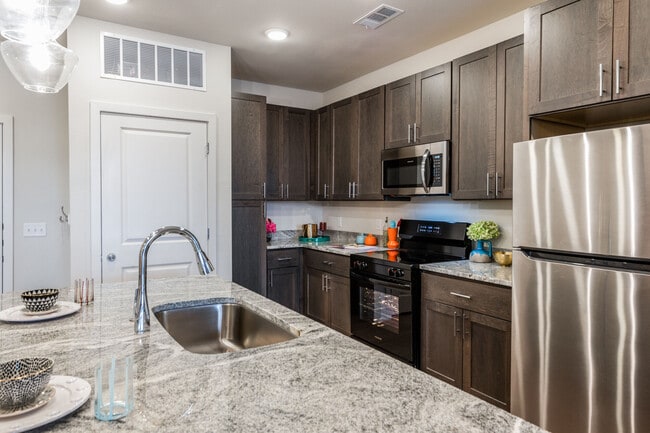 Building Photo - Palladium East Foster Crossing