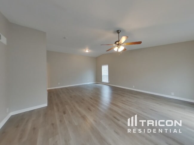 Building Photo - 1507 Carlsbad Dr