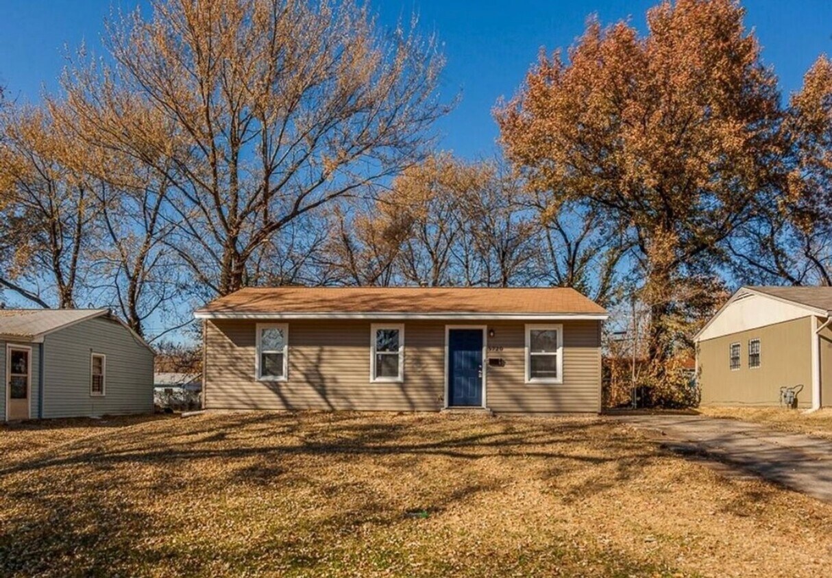 Foto principal - COMING SOON! 3 Bed 1 Bath Home! $1225.00!