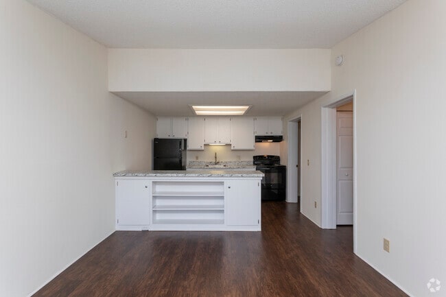 1BR, 1BA - - Ravenwood Apartments