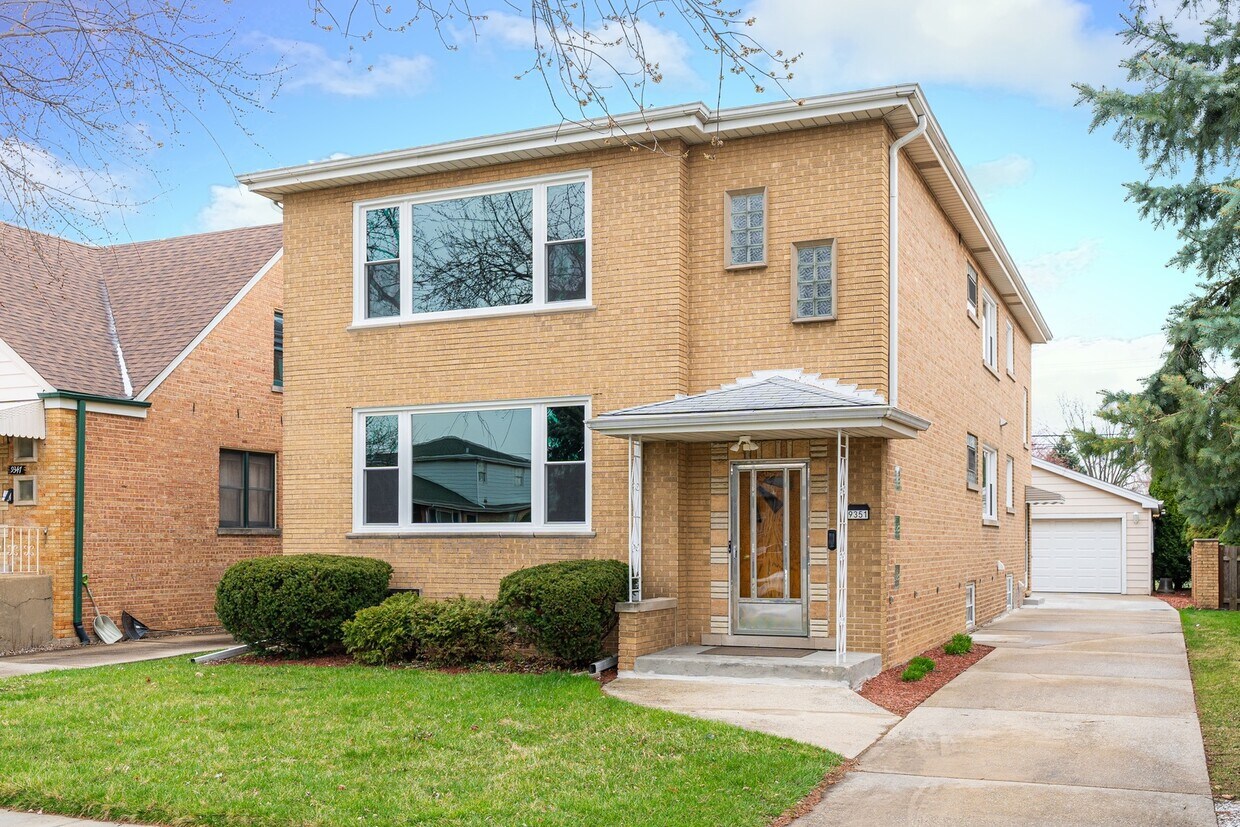 Foto principal - 9351 S Harding Ave