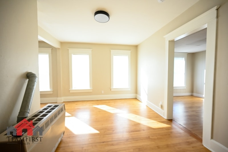 Primary Photo - 205 N Maple St