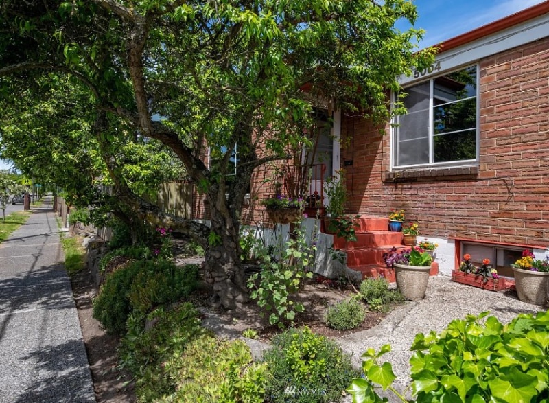 Photo - 5004 8th Ave NW (Seattle, WA)