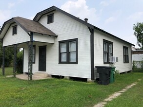 Building Photo - 1132 W Cavalcade St