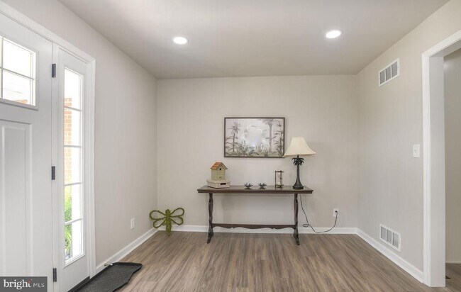 Foto del edificio - 4411 Summit Bridge Rd