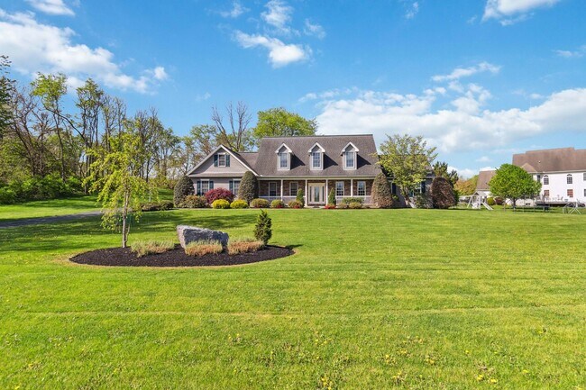 Foto del edificio - Effortless Charm in Over 3,000 Sq Ft of Li...