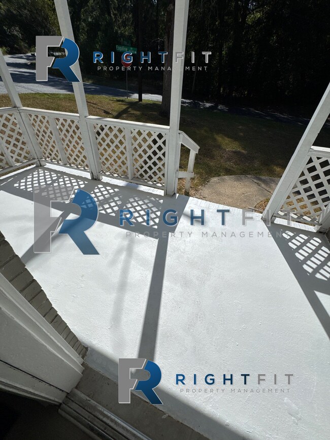 Foto del edificio - Beautiful Corner Lot Home