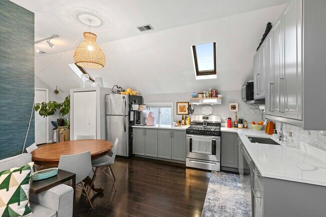 Foto del edificio - 2518 N Campbell Ave