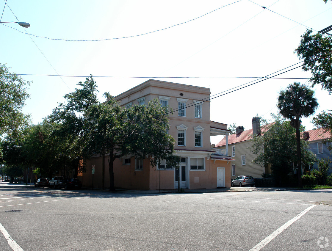 Primary Photo - Alexander Apartment Building