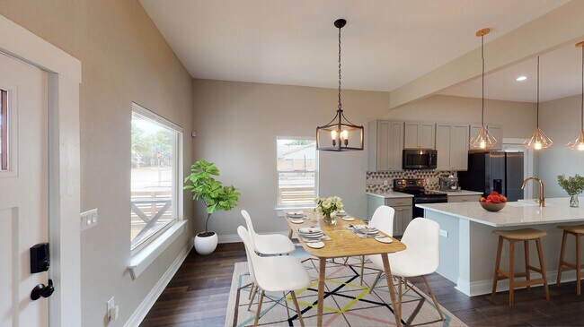 Building Photo - Sleek Dignowity urban farmhouse near downt...