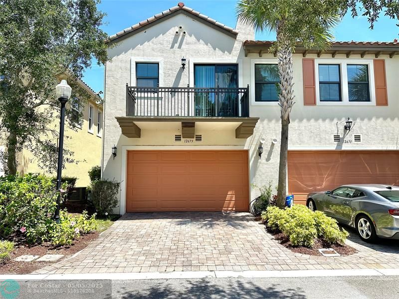 Foto principal - 12675 NW 32nd Ct