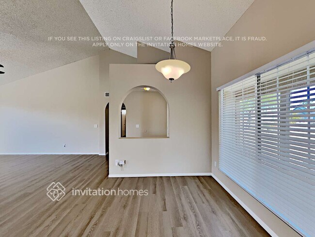 Foto del edificio - 8414 W Windrose Dr