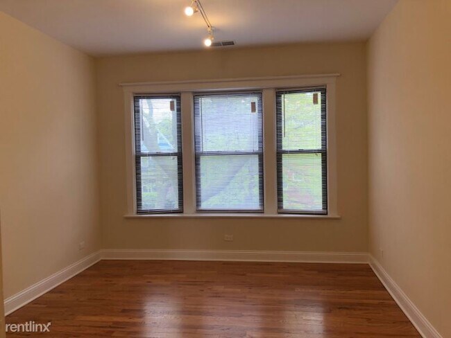 Building Photo - 1303 W Columbia Ave