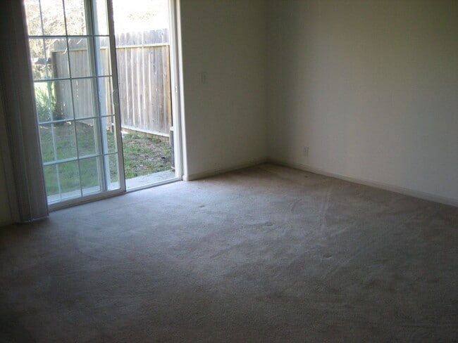 Foto del edificio - 119 Capitol Hill Dr