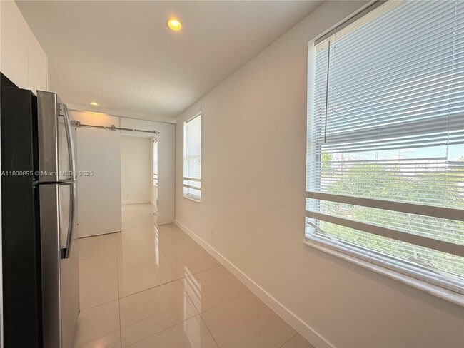 Building Photo - 924 Marseille Dr