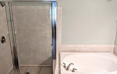 Foto del edificio - 16349 Enclave Village Dr