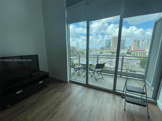 Foto del edificio - 690 SW 1st Ct