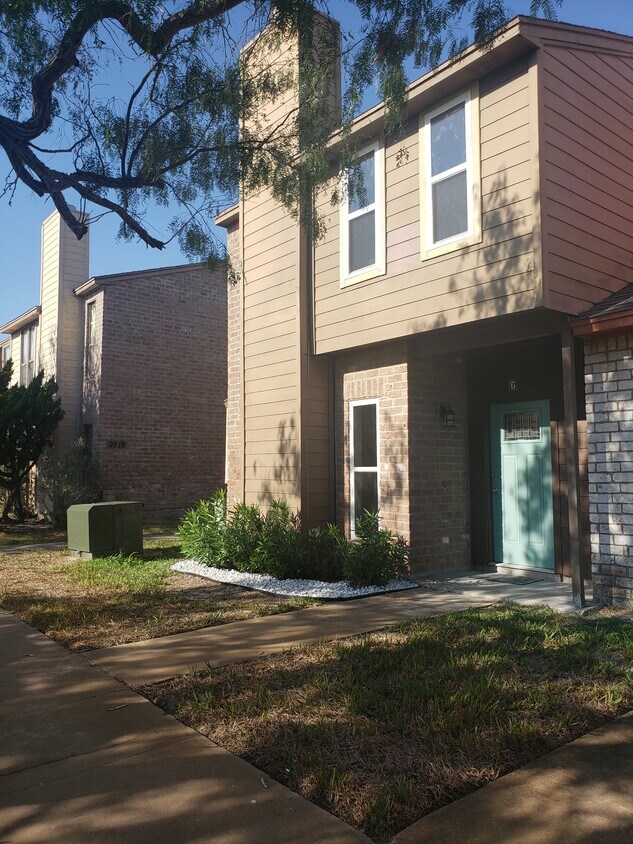 2713 Saint Joseph St, Corpus Christi, TX 78418 Townhome Rentals in Corpus Christi TX