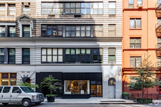 Building Photo - 35 E 10th St