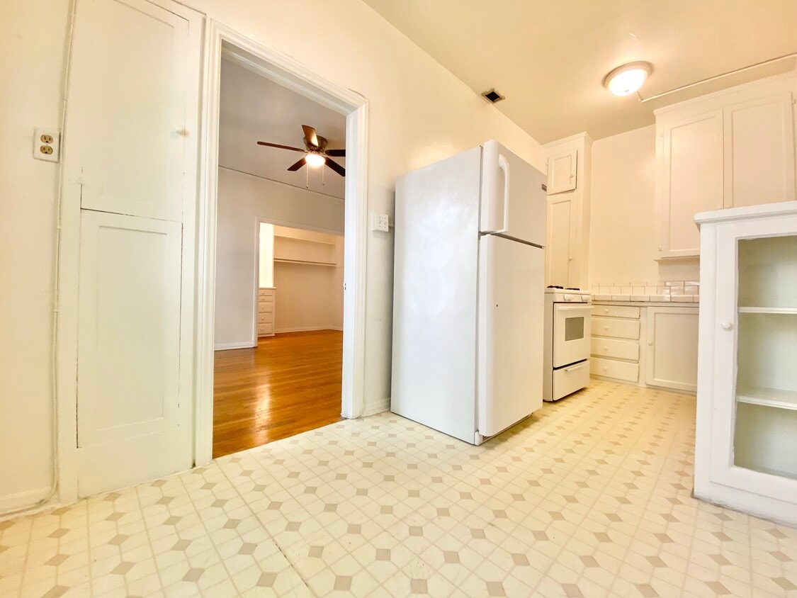 Primary Photo - 836 Sanborn Ave