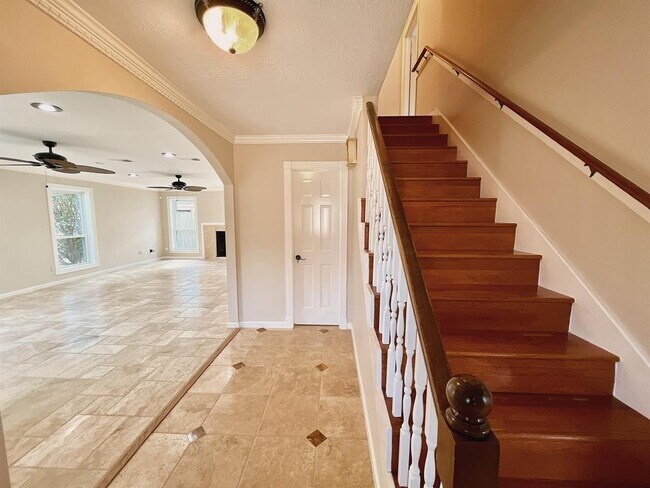Building Photo - 15411 Pebble Bend Dr