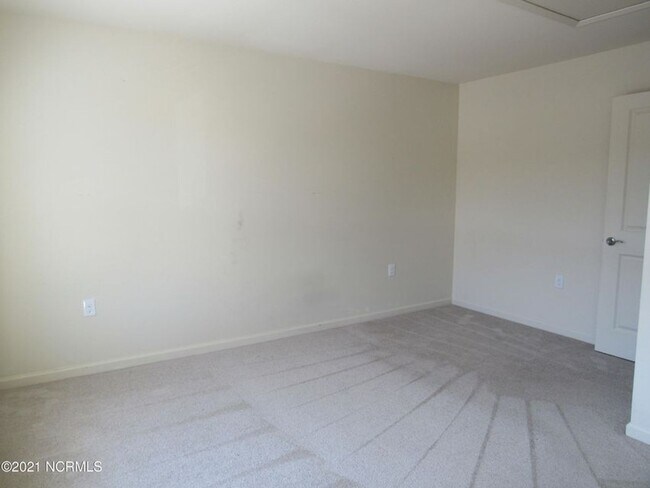 Building Photo - 2 BR 1.5 BA In Boyington Place