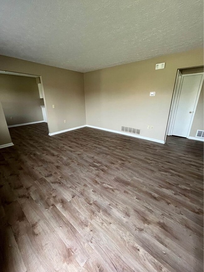 Building Photo - 302 Madison Hills Blvd