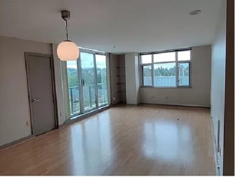 Living - 1100 106th Ave NE