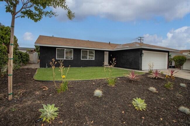 Foto del edificio - GORGEOUS REMODELED HOME !!