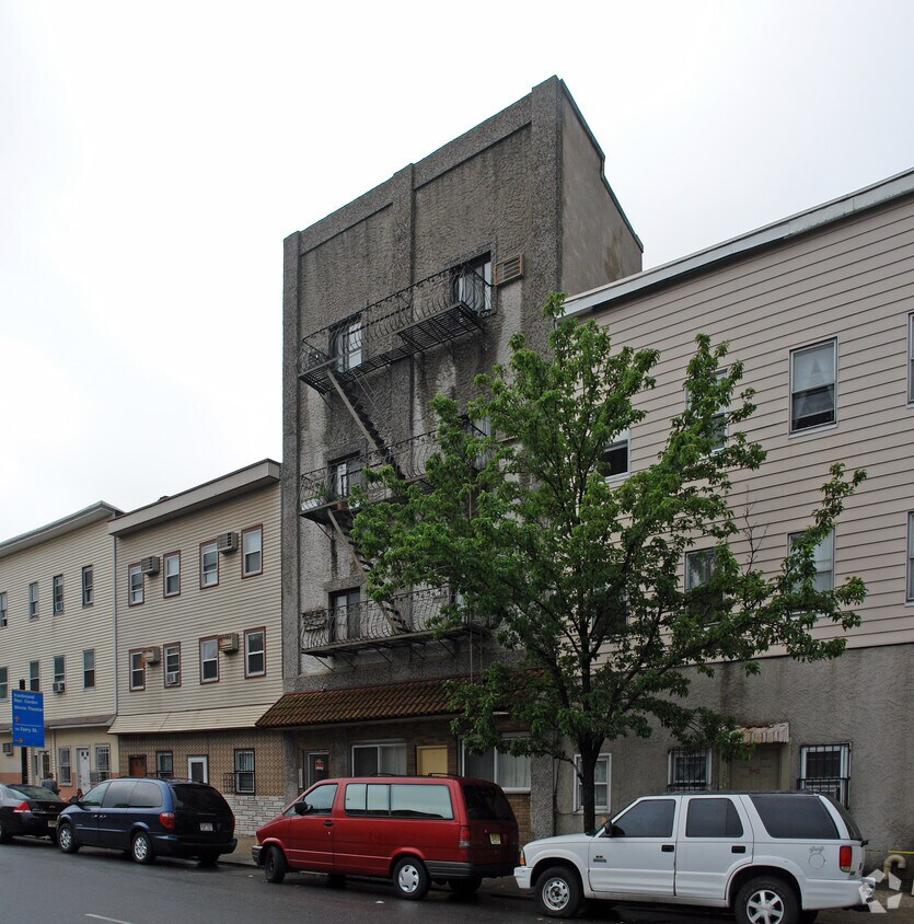 Building Photo - 544 Market St