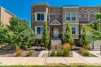 Building Photo - 345 W Park View Ln