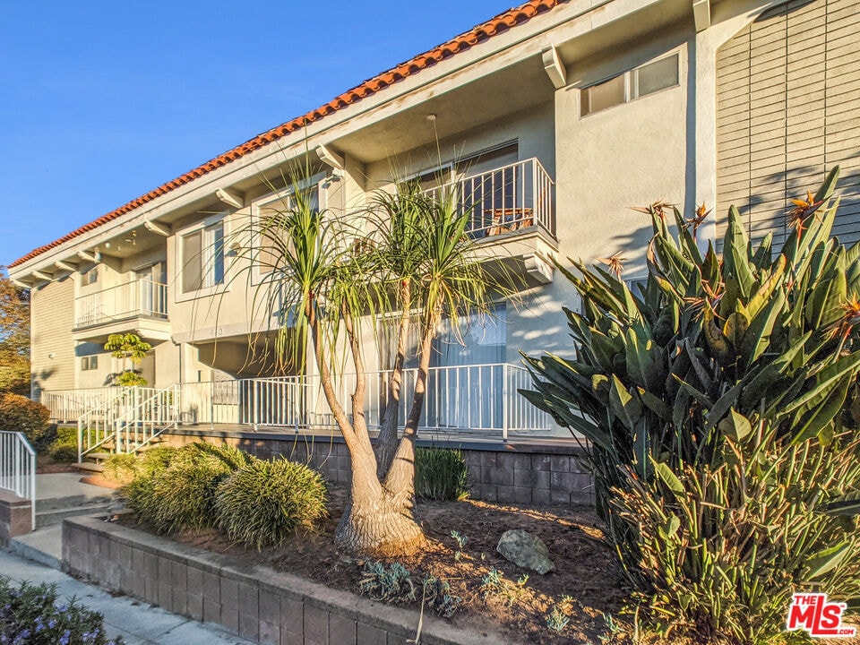 Building Photo - 440 Raymond Ave