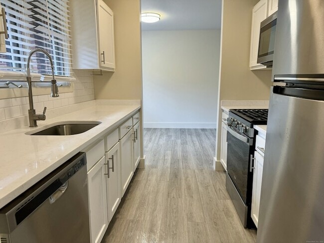 Building Photo - 114 Montoya Dr