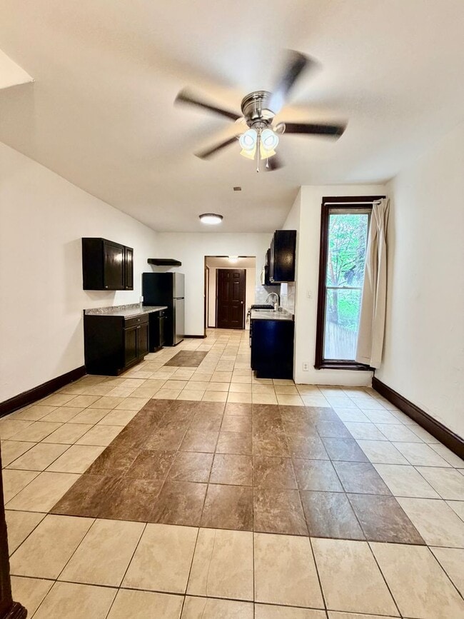 Building Photo - Available Now - Pet-Friendly 3-Bedroom Home in West Parkside