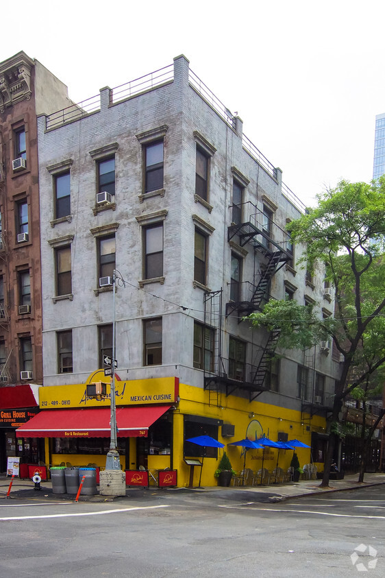 Building Photo - 381 W 51st St