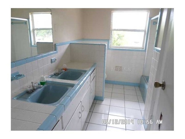 Building Photo - 1811 Hacienda Way
