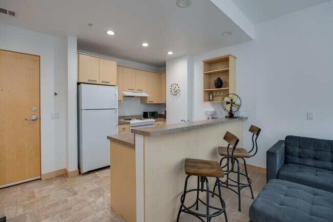 Foto del edificio - 309 W Washington Ave