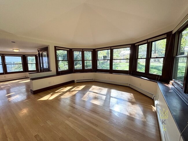 Foto del edificio - 33 Clearwater Rd