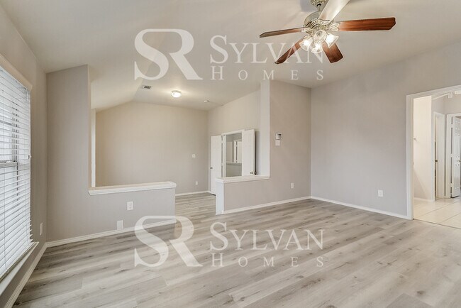 Foto del edificio - Lease today! No extra charge for contentme...