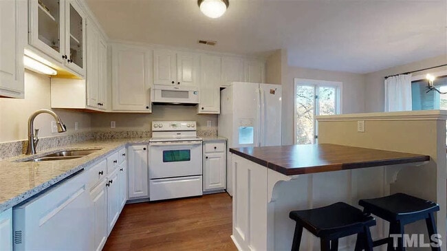 Building Photo - 329 Glen Echo Ln
