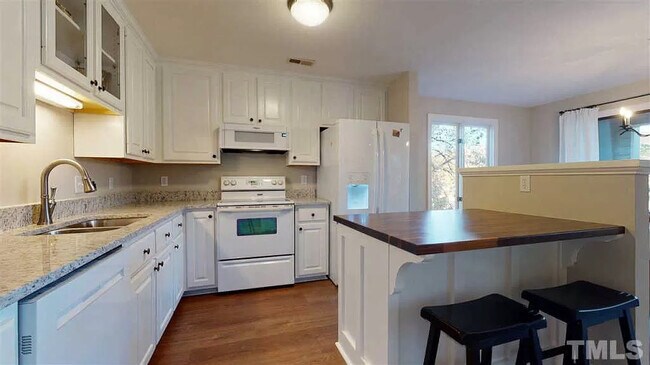 Foto del edificio - 329 Glen Echo Ln