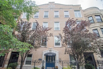 Building Photo - 4022 N Clarendon Ave