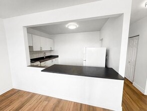 Building Photo - 30 Mohawk Rd W