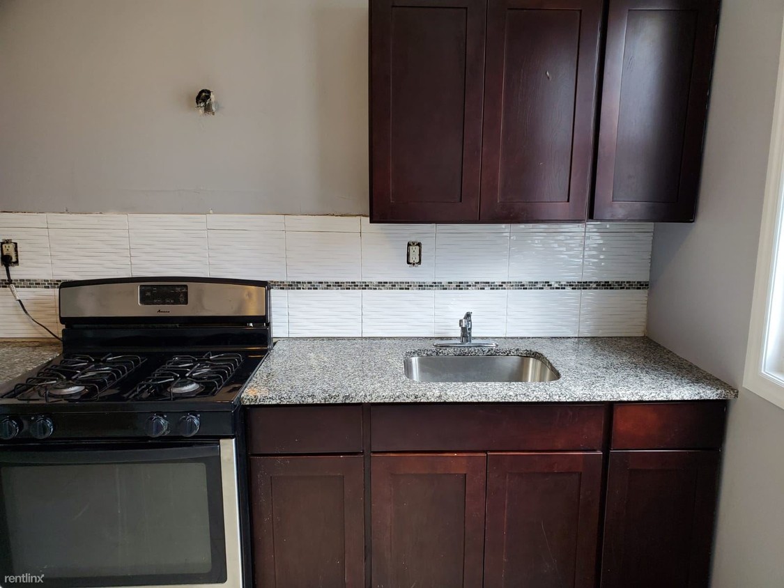 2 br, 1 bath - 372 Wainwright St Apt 1 - 2 br, 1 bath  - 372 Wainwright St Apt 1