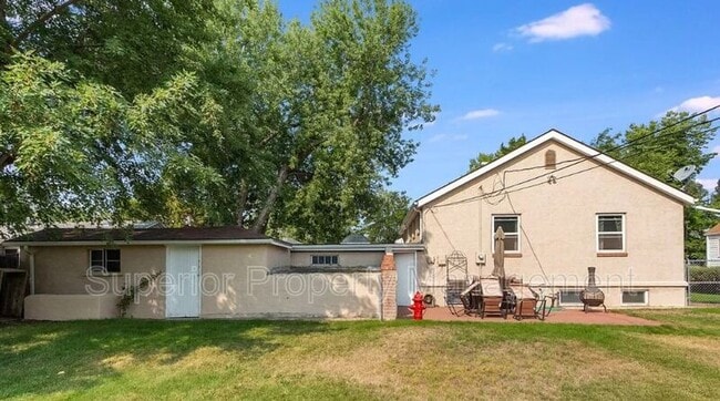 Building Photo - 222 Main St